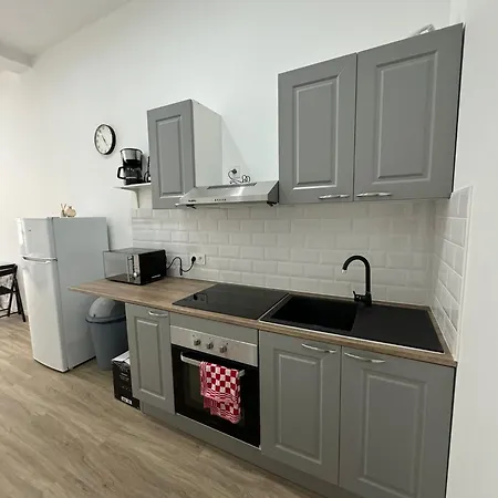 Apartment -b -t1, Centre-ville-le Marcadieu *